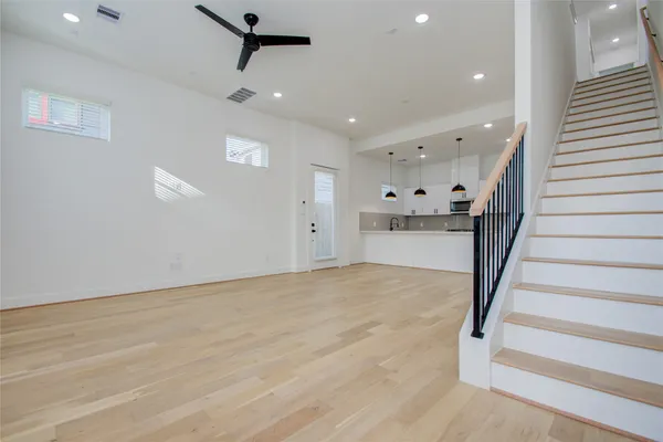 $2,700 | 3206 Live Oak Street, Houston, TX 77004