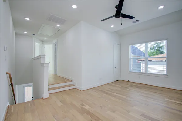 $2,700 | 3206 Live Oak Street, Houston, TX 77004