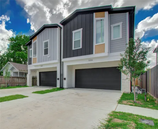 $2,700 | 3206 Live Oak Street, Houston, TX 77004