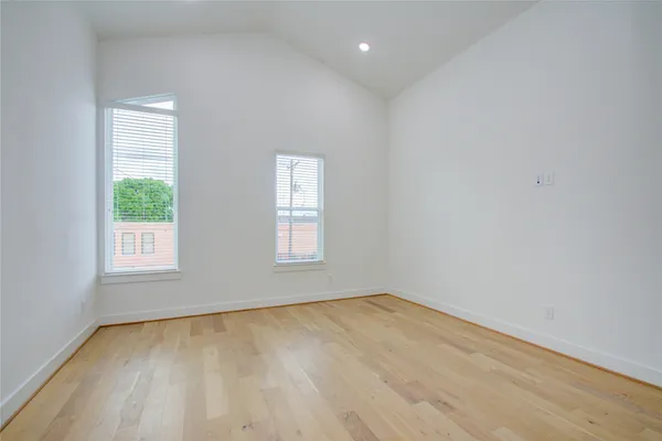 $2,700 | 3206 Live Oak Street, Houston, TX 77004