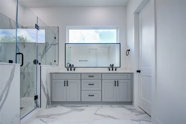 $2,700 | 3206 Live Oak Street, Houston, TX 77004