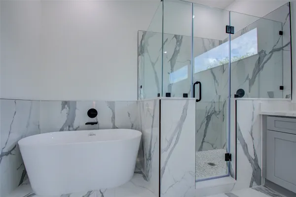 $2,700 | 3206 Live Oak Street, Houston, TX 77004