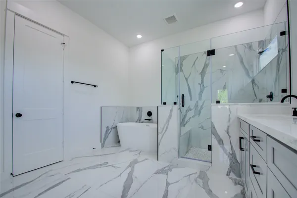 $2,700 | 3206 Live Oak Street, Houston, TX 77004