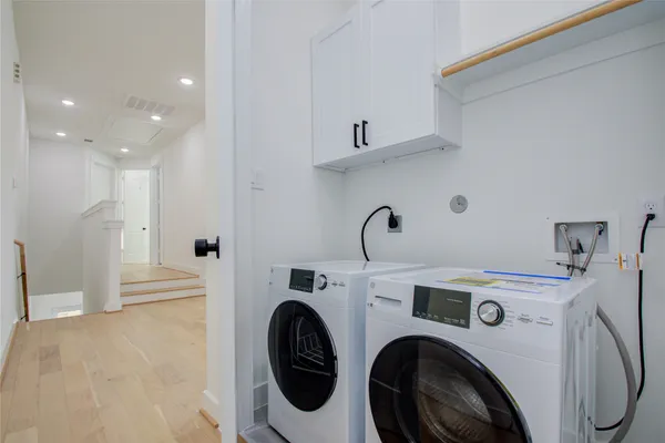 $2,700 | 3206 Live Oak Street, Houston, TX 77004