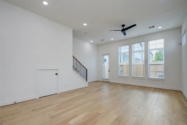 $2,700 | 3206 Live Oak Street, Houston, TX 77004