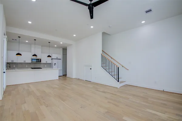 $2,700 | 3206 Live Oak Street, Houston, TX 77004