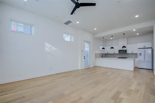 $2,700 | 3206 Live Oak Street, Houston, TX 77004