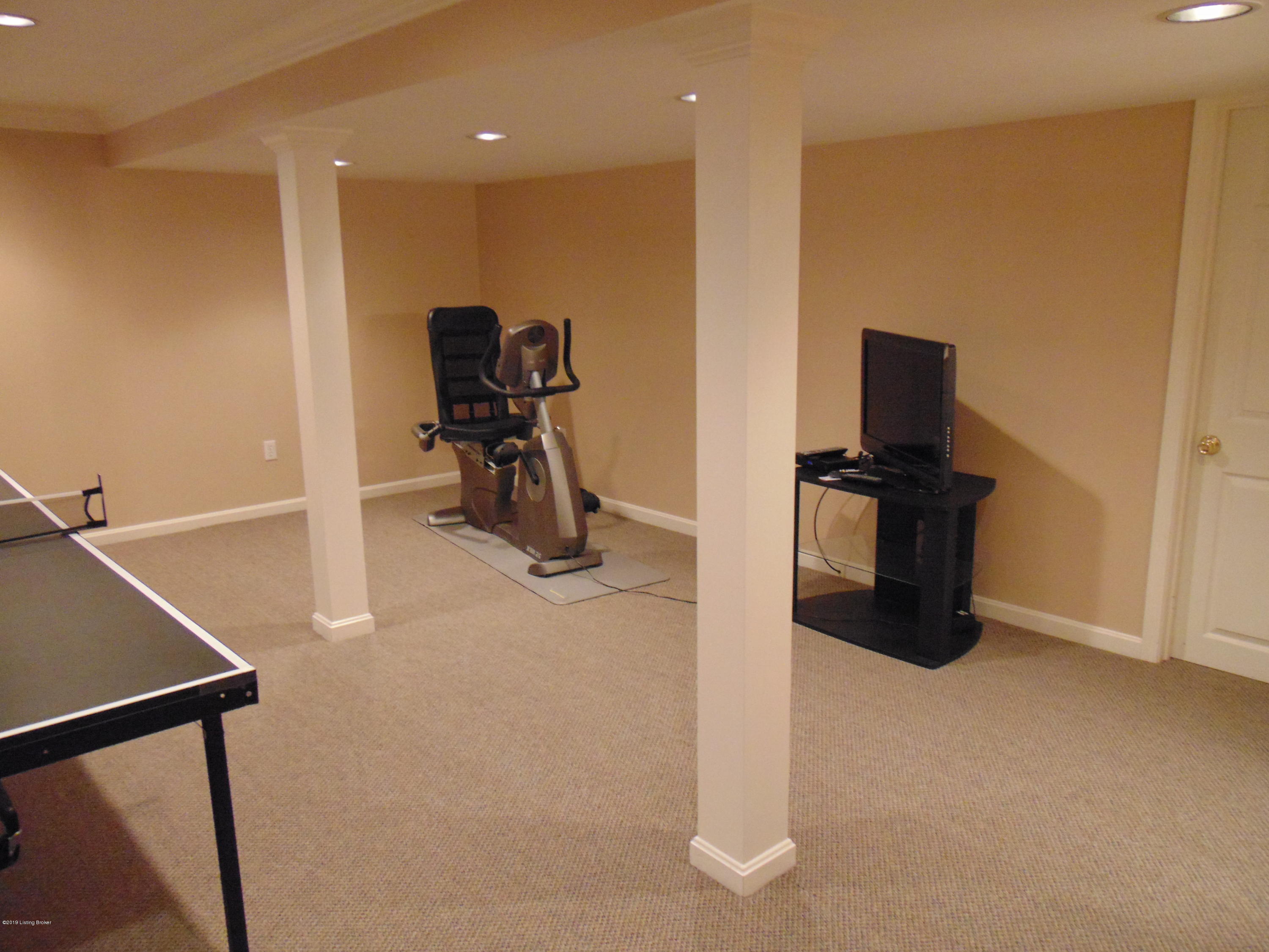8212 Lacevine Road Louisville, KY 40220 - Photo 45 of 59 DSC00894