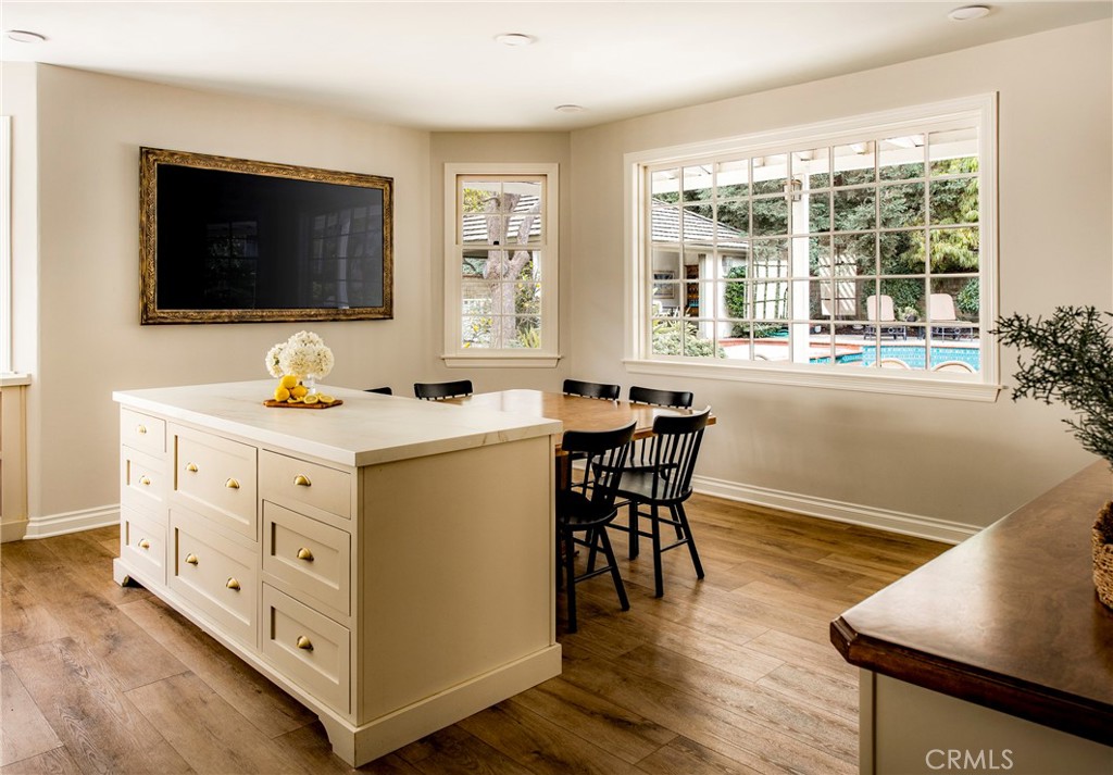 29528 Ridgeway Drive Agoura Hills, CA 91301 - Photo 12 of 41 a room with furniture and flat screen tv