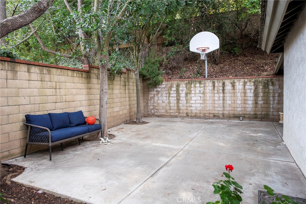 29528 Ridgeway Drive Agoura Hills, CA 91301 - Photo 36 of 41 a backyard of a house with table and chairs
