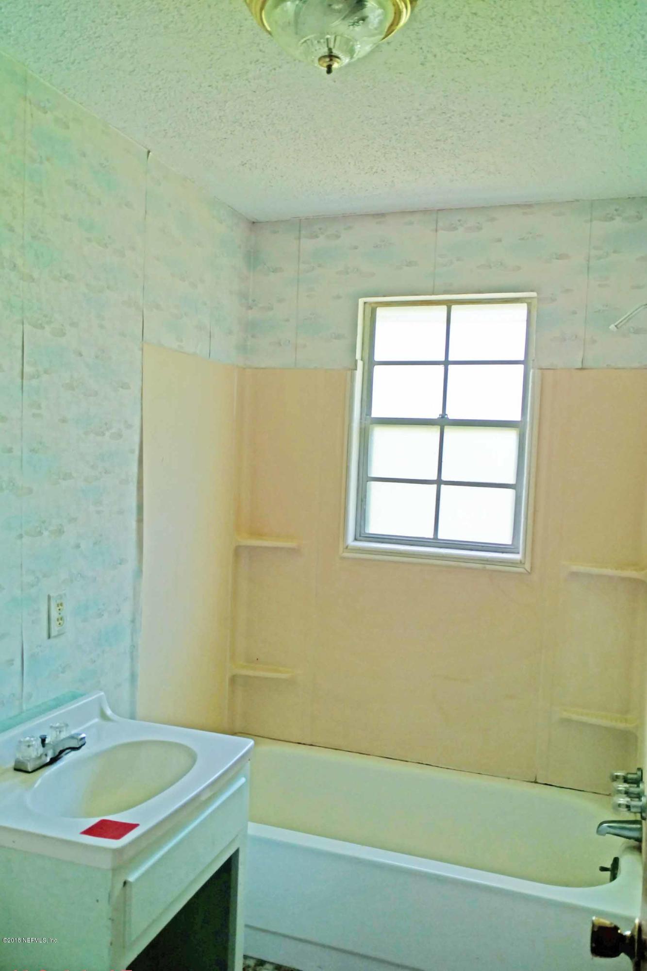 2271 Stauffer Road Green Cove Springs, FL 32043 - Photo 13 of 14 Bathroom 2