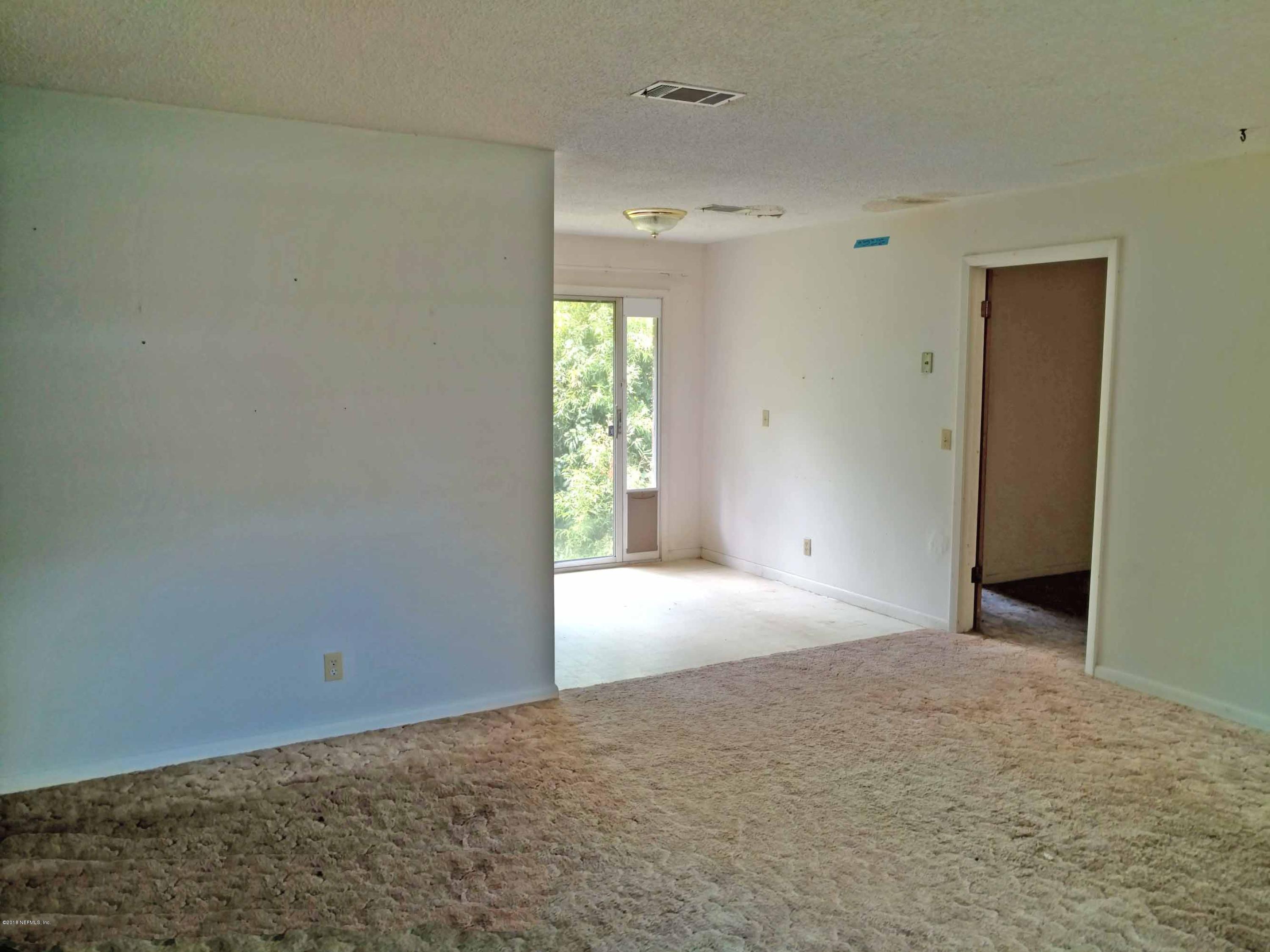 2271 Stauffer Road Green Cove Springs, FL 32043 - Photo 3 of 14 Living Room