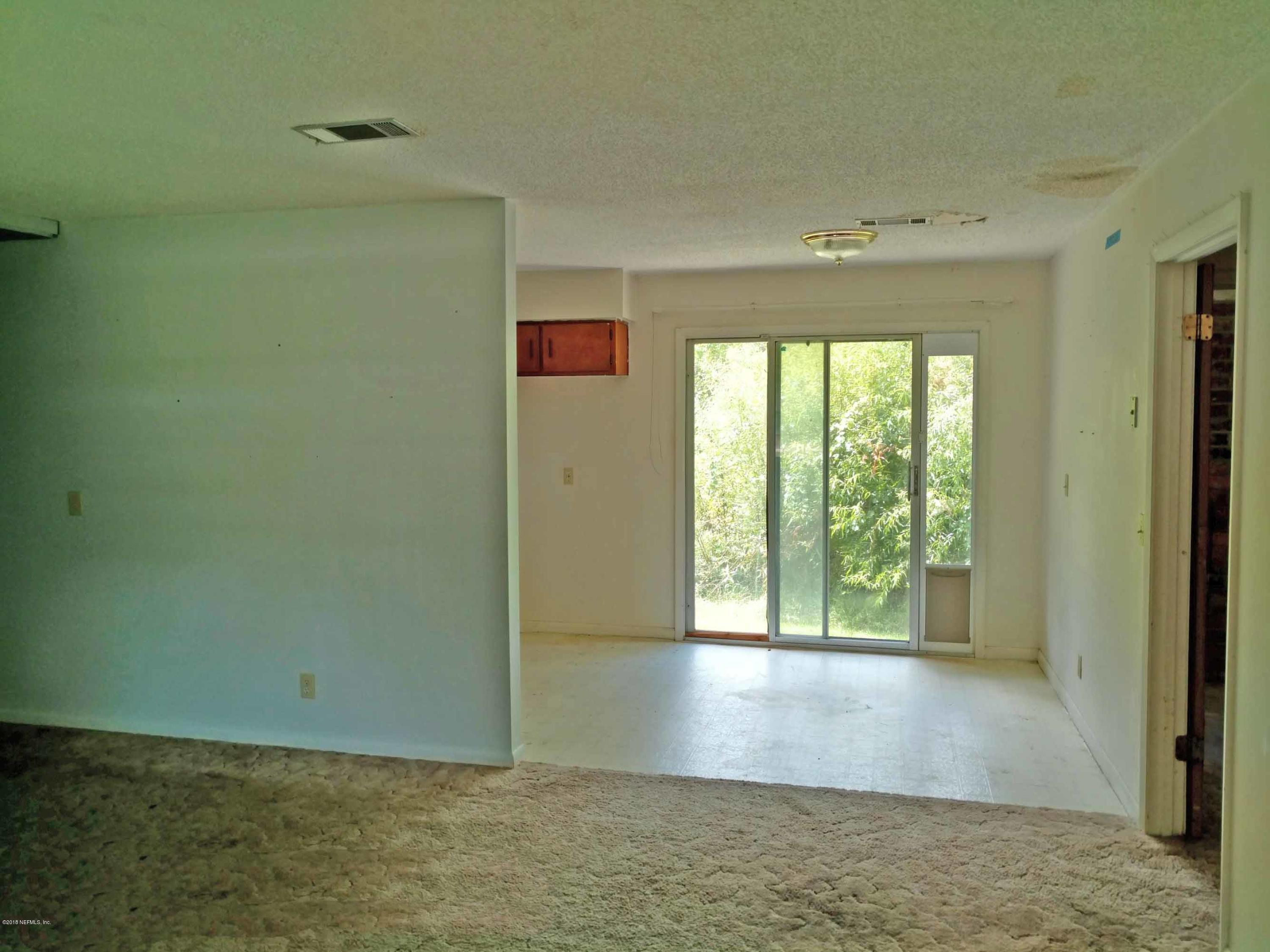 2271 Stauffer Road Green Cove Springs, FL 32043 - Photo 4 of 14 Living Room