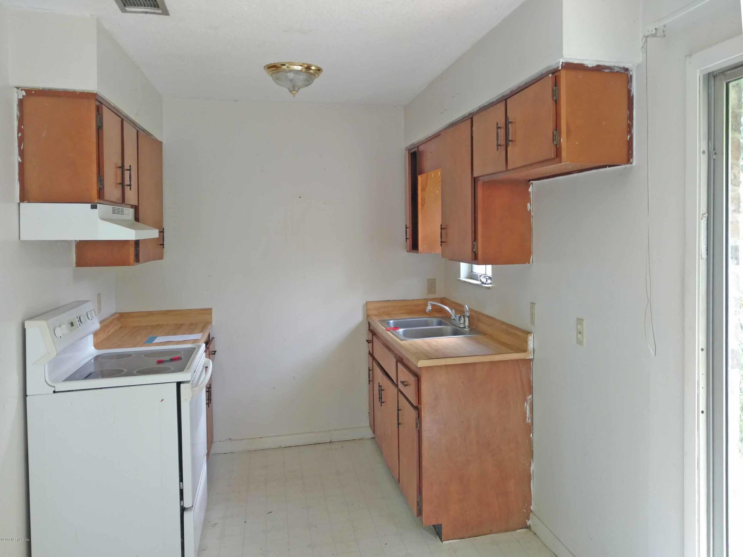 2271 Stauffer Road Green Cove Springs, FL 32043 - Photo 7 of 14 Kitchen