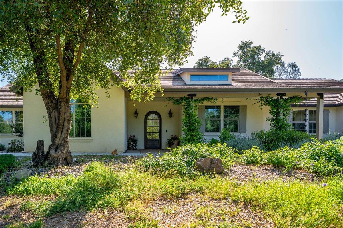 3 Silver King Road Redding, CA 96001 - Photo 11 of 13 a front view of house with a garden