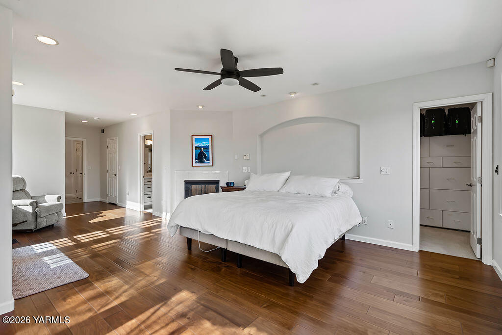 6810 Ravens Gate Way Yakima, WA 98908 - Photo 19 of 49 a spacious bedroom with a bed and a chandelier