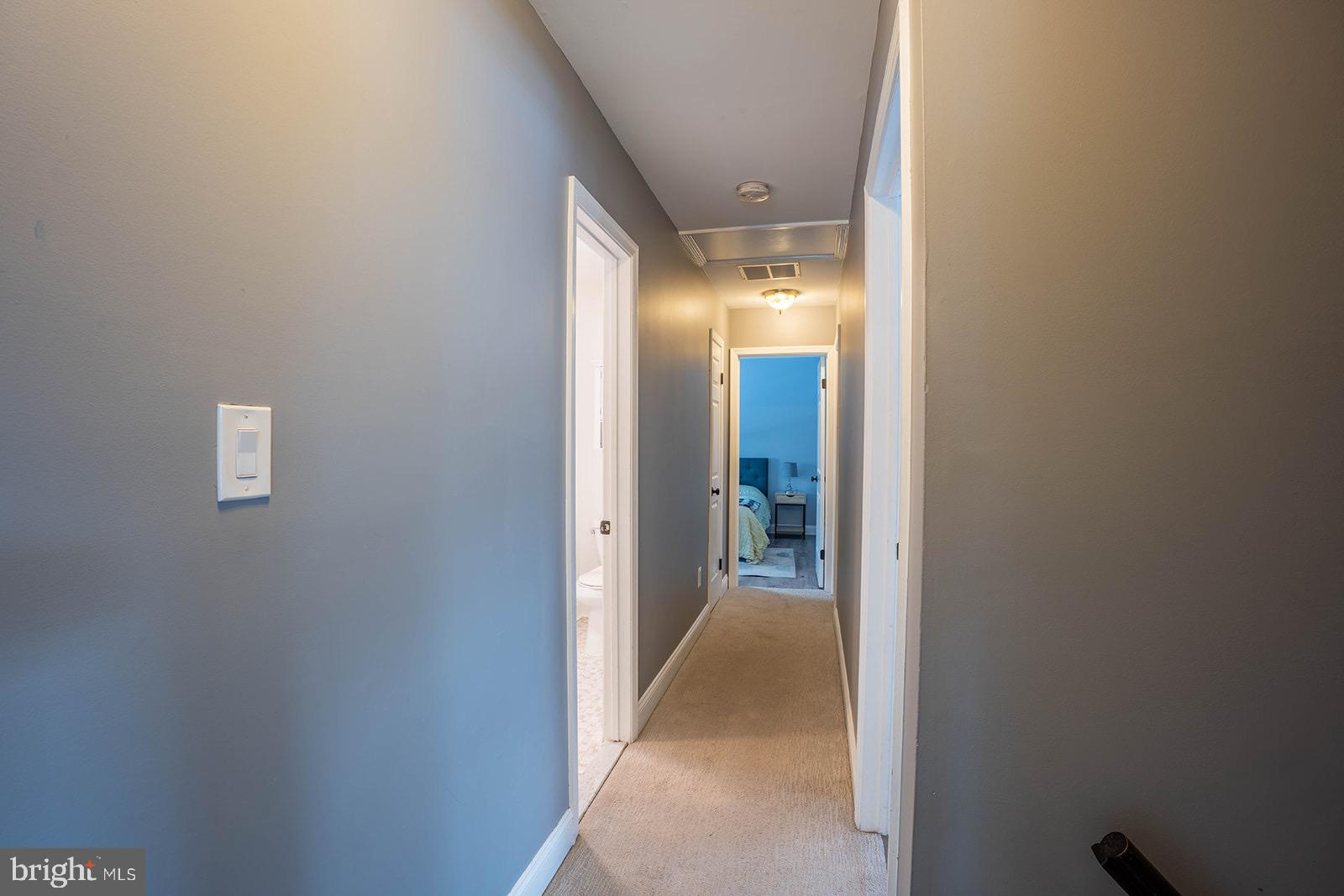601 Tallowood Lane Mount Laurel, NJ 08054 - Photo 29 of 43 Inviting hallway with soft, neutral tones.