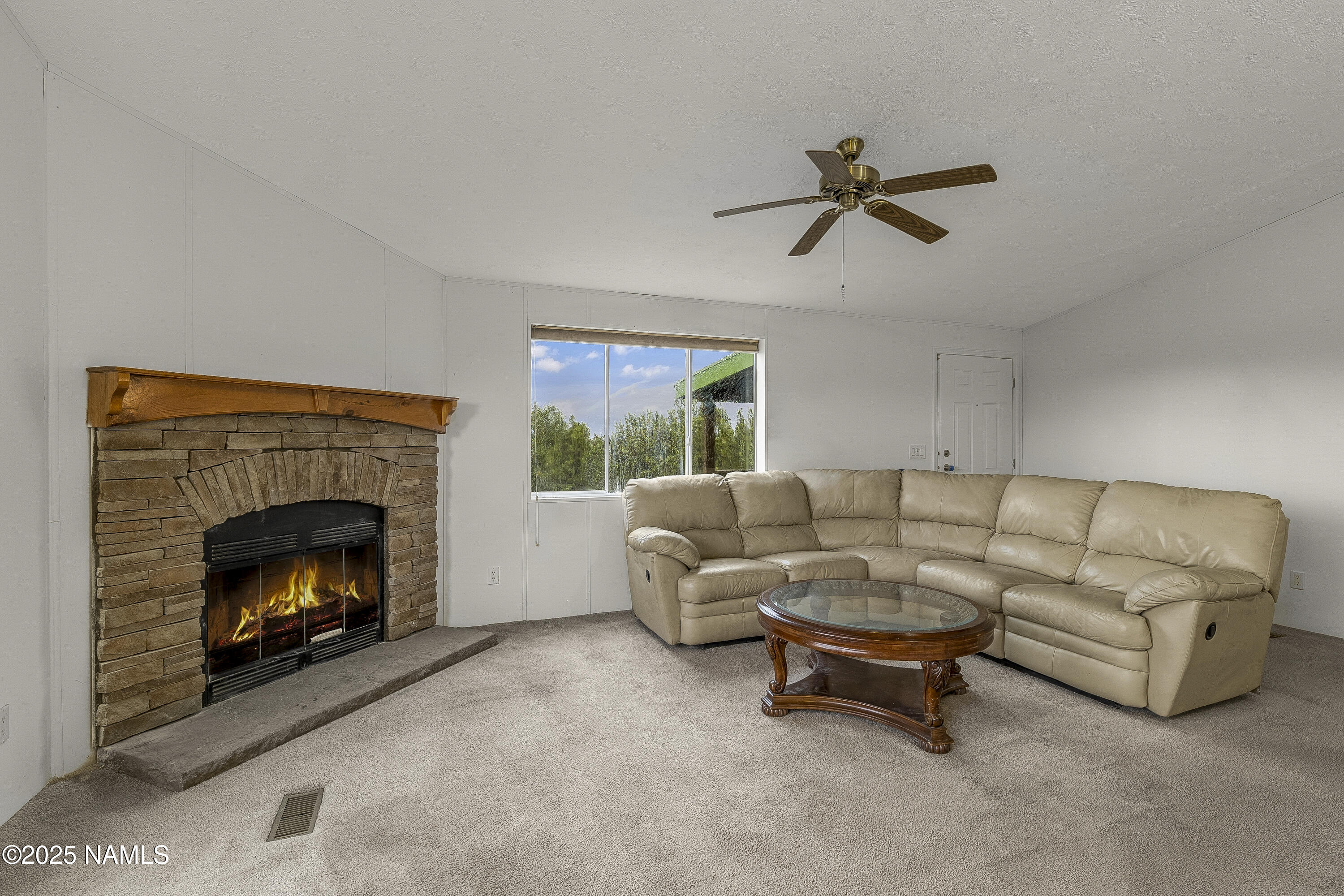14412 Leupp Road Flagstaff, AZ 86004 - Photo 4 of 27 14412 Living Room