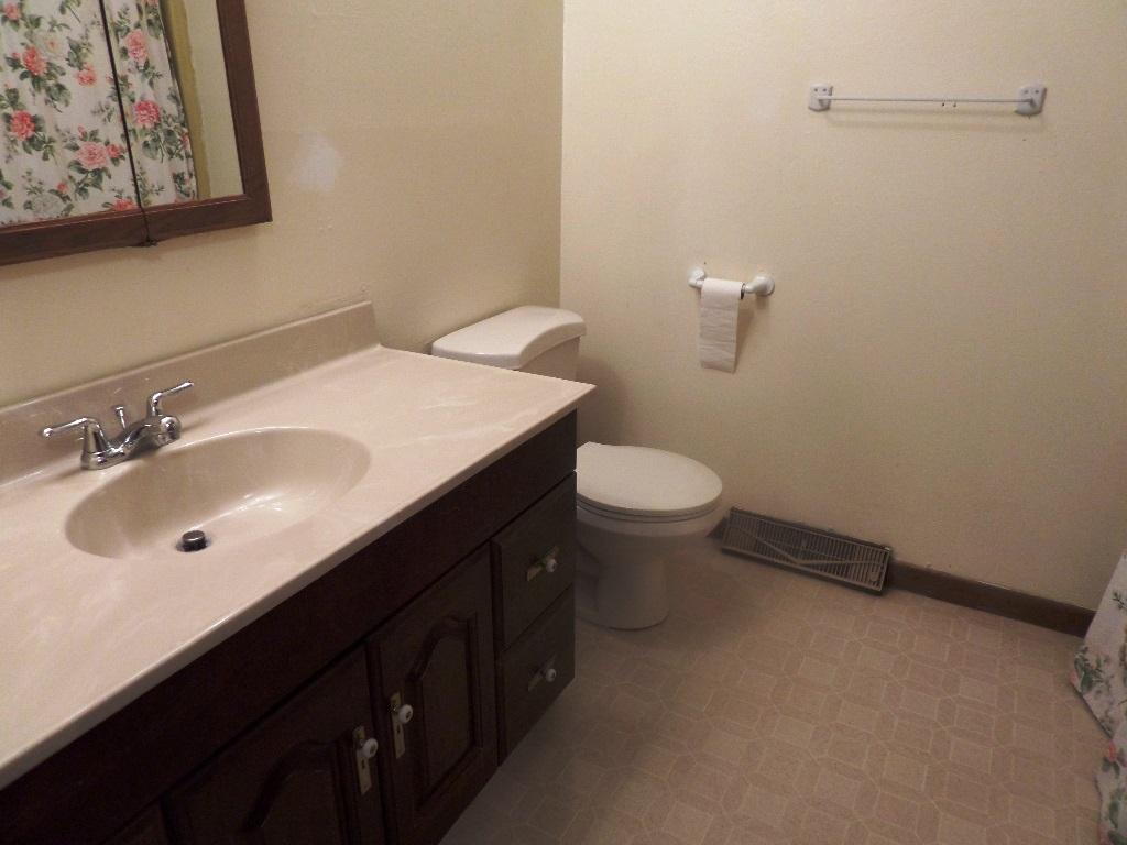 619 Riverbend Road Clinton, TN 37716 - Photo 14 of 26 hallbath