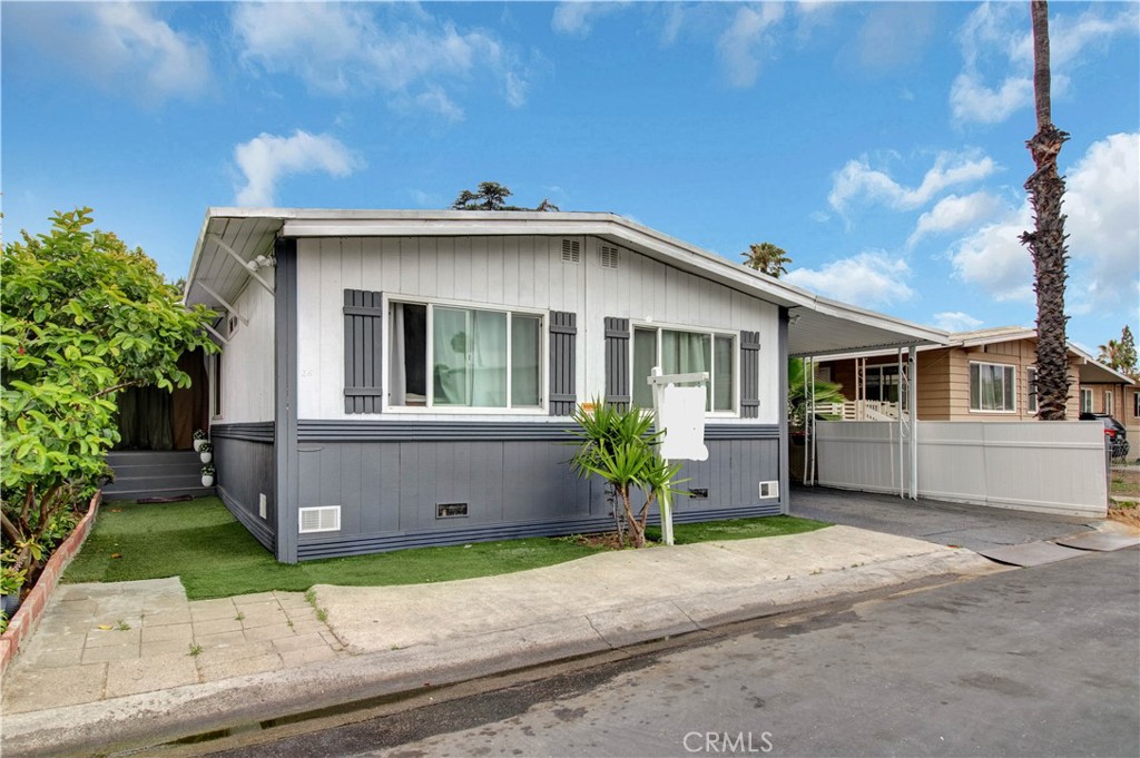 1025 South Riverside Avenue, Unit 26 Rialto, CA 92376 - Photo 4 of 27 a front view of a house with a garden