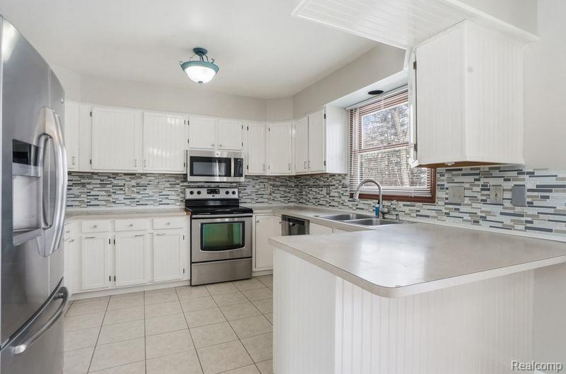 4531 Clifford Road Brighton, MI 48116 - Photo 9 of 26 Gallery Image 9