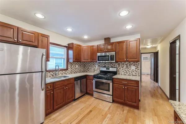 $3,200 | 228-20 Edgewood Avenue, Unit 2 | Brookville