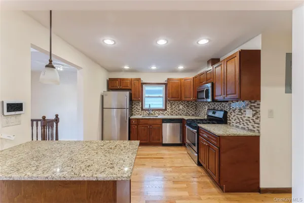 $3,200 | 228-20 Edgewood Avenue, Unit 2 | Brookville