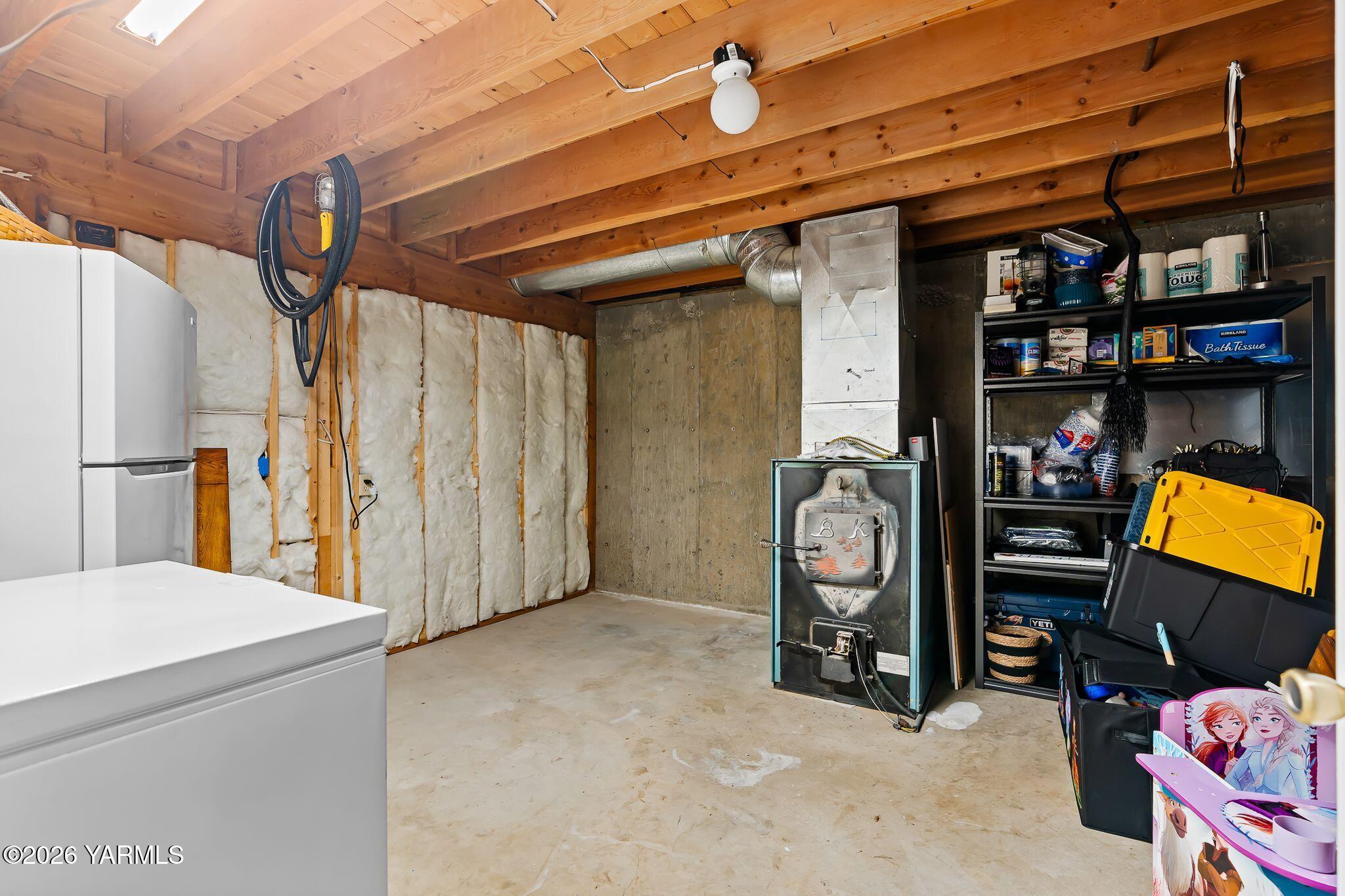 2550 Kays Road Wapato, WA 98951 - Photo 33 of 52 a view of a storage & utility room