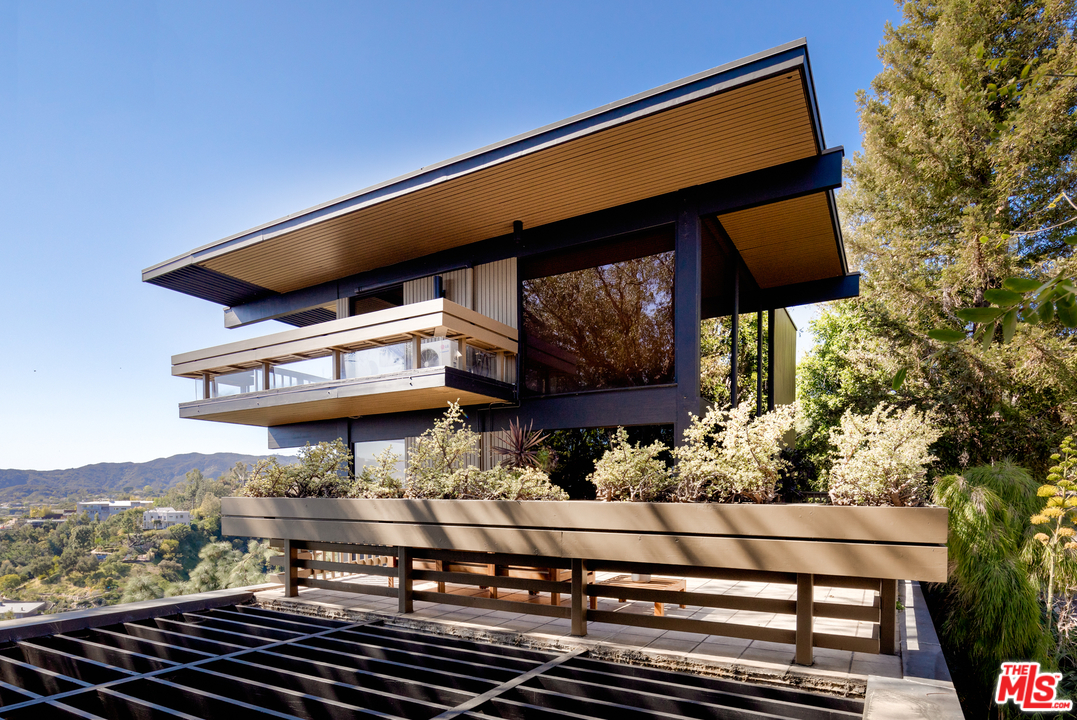 1249 North Tigertail Road Los Angeles, CA 90049 - Photo 1 of 26 Gallery Image 1