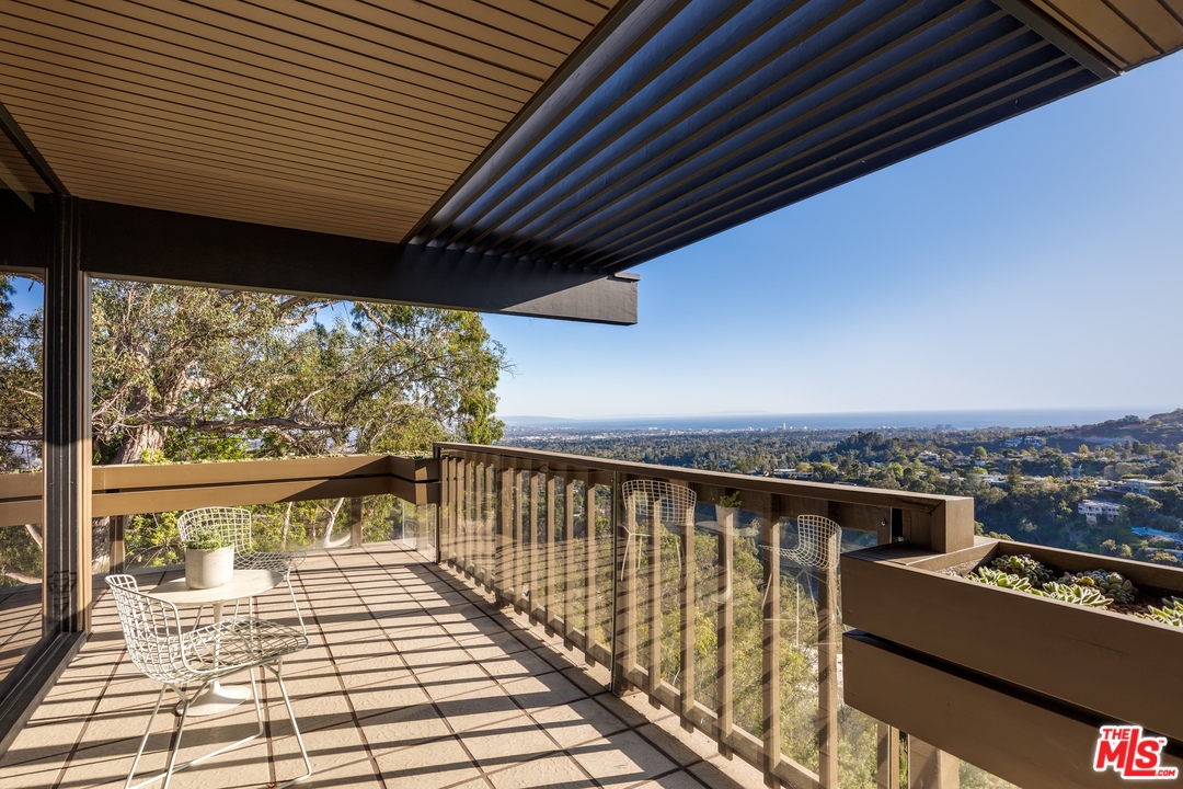 1249 North Tigertail Road Los Angeles, CA 90049 - Photo 11 of 26 Gallery Image 11
