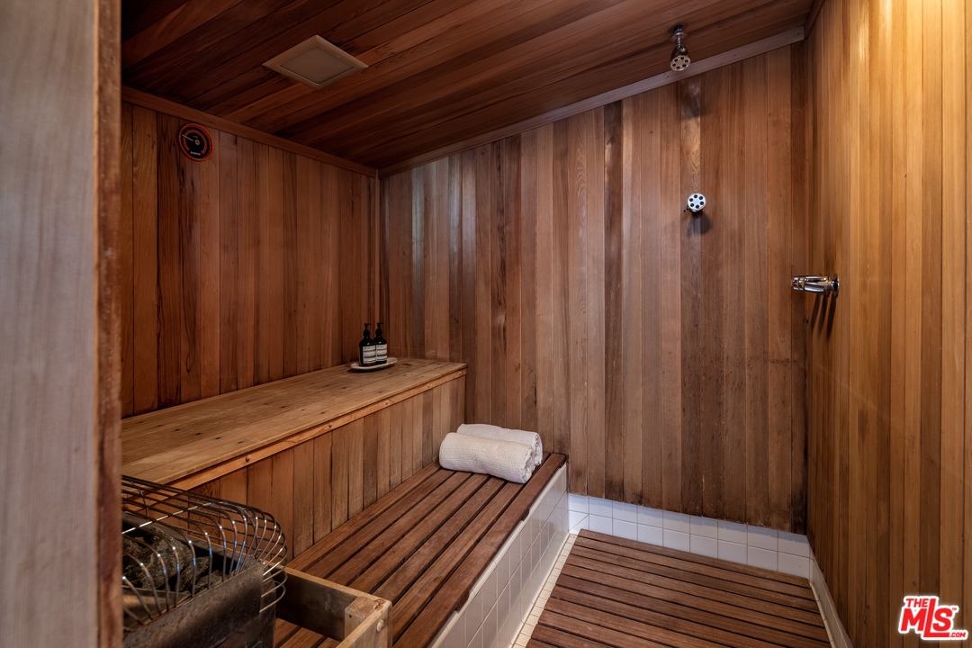 1249 North Tigertail Road Los Angeles, CA 90049 - Photo 15 of 26 Gallery Image 15