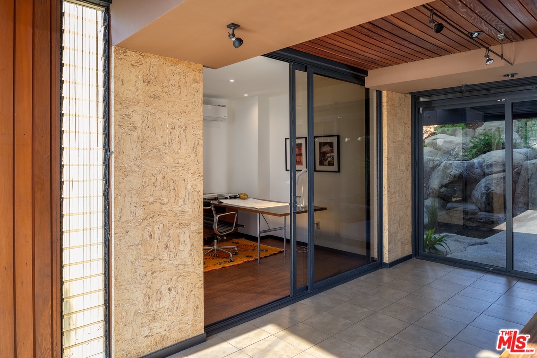 1249 North Tigertail Road Los Angeles, CA 90049 - Photo 18 of 26 Gallery Image 18