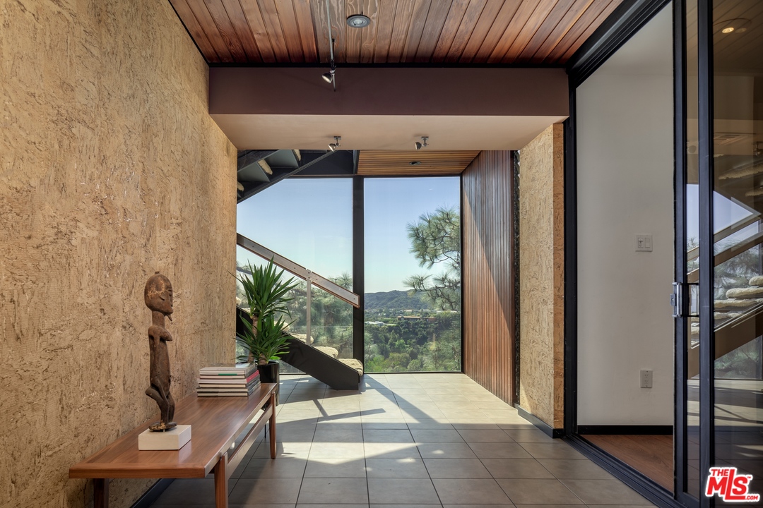 1249 North Tigertail Road Los Angeles, CA 90049 - Photo 3 of 26 Gallery Image 3