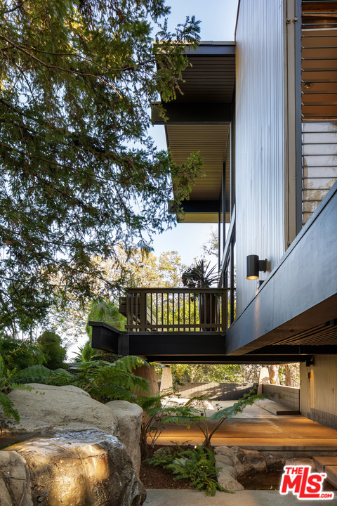 1249 North Tigertail Road Los Angeles, CA 90049 - Photo 21 of 26 Gallery Image 21