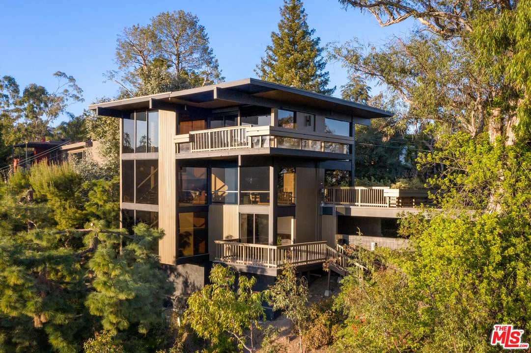 1249 North Tigertail Road Los Angeles, CA 90049 - Photo 22 of 26 Gallery Image 22