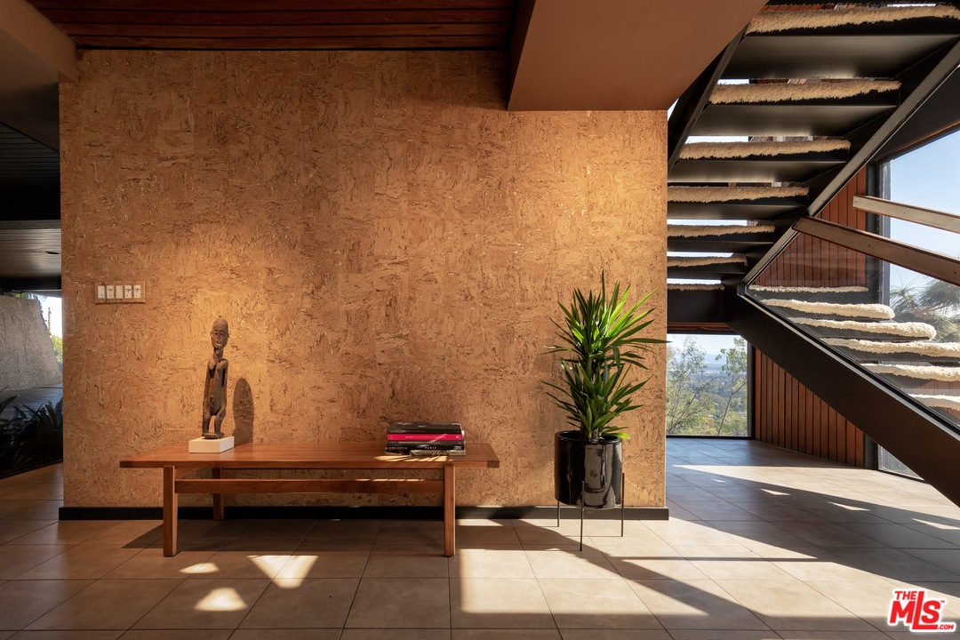 1249 North Tigertail Road Los Angeles, CA 90049 - Photo 4 of 26 Gallery Image 4