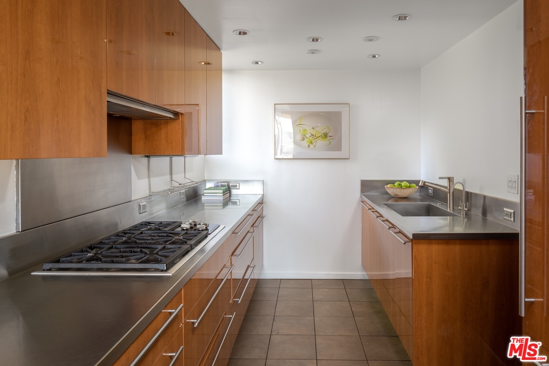 1249 North Tigertail Road Los Angeles, CA 90049 - Photo 8 of 26 Gallery Image 8