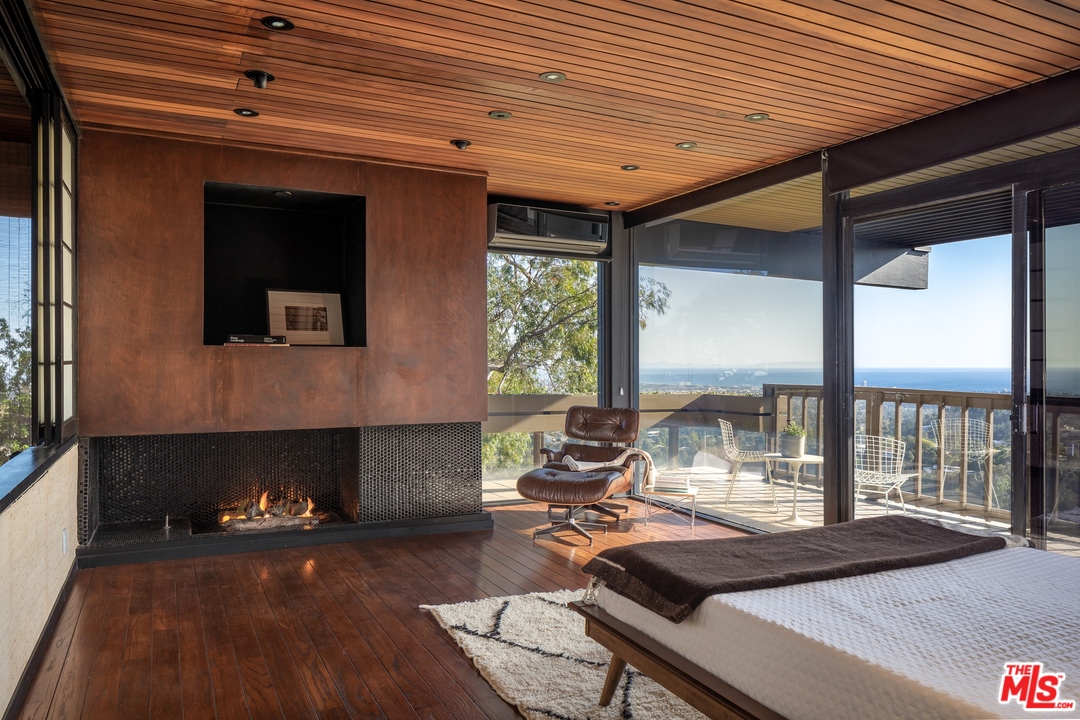 1249 North Tigertail Road Los Angeles, CA 90049 - Photo 10 of 26 Gallery Image 10