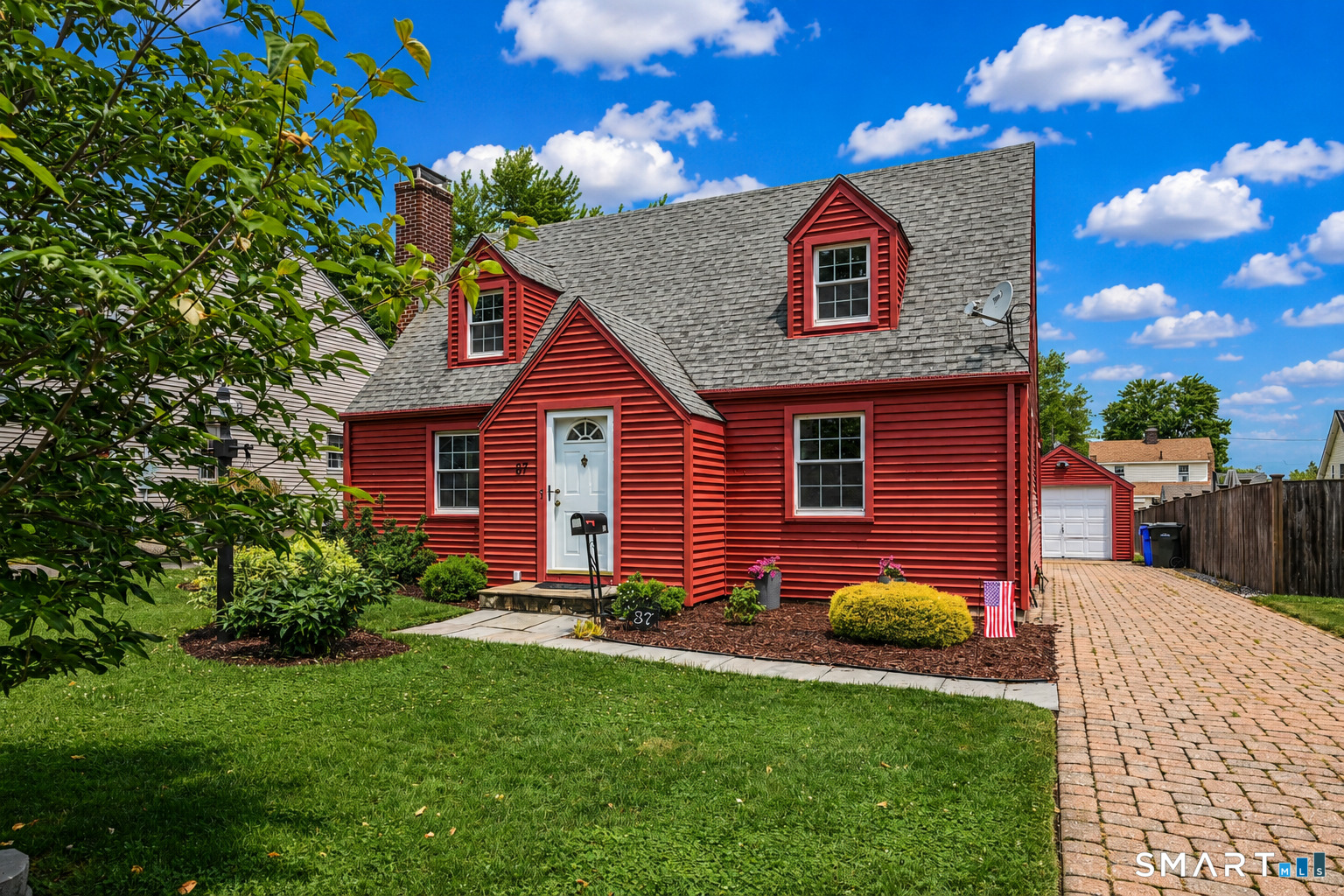 37 Chamberlain Road Wethersfield, CT 06109 - Photo 2 of 27