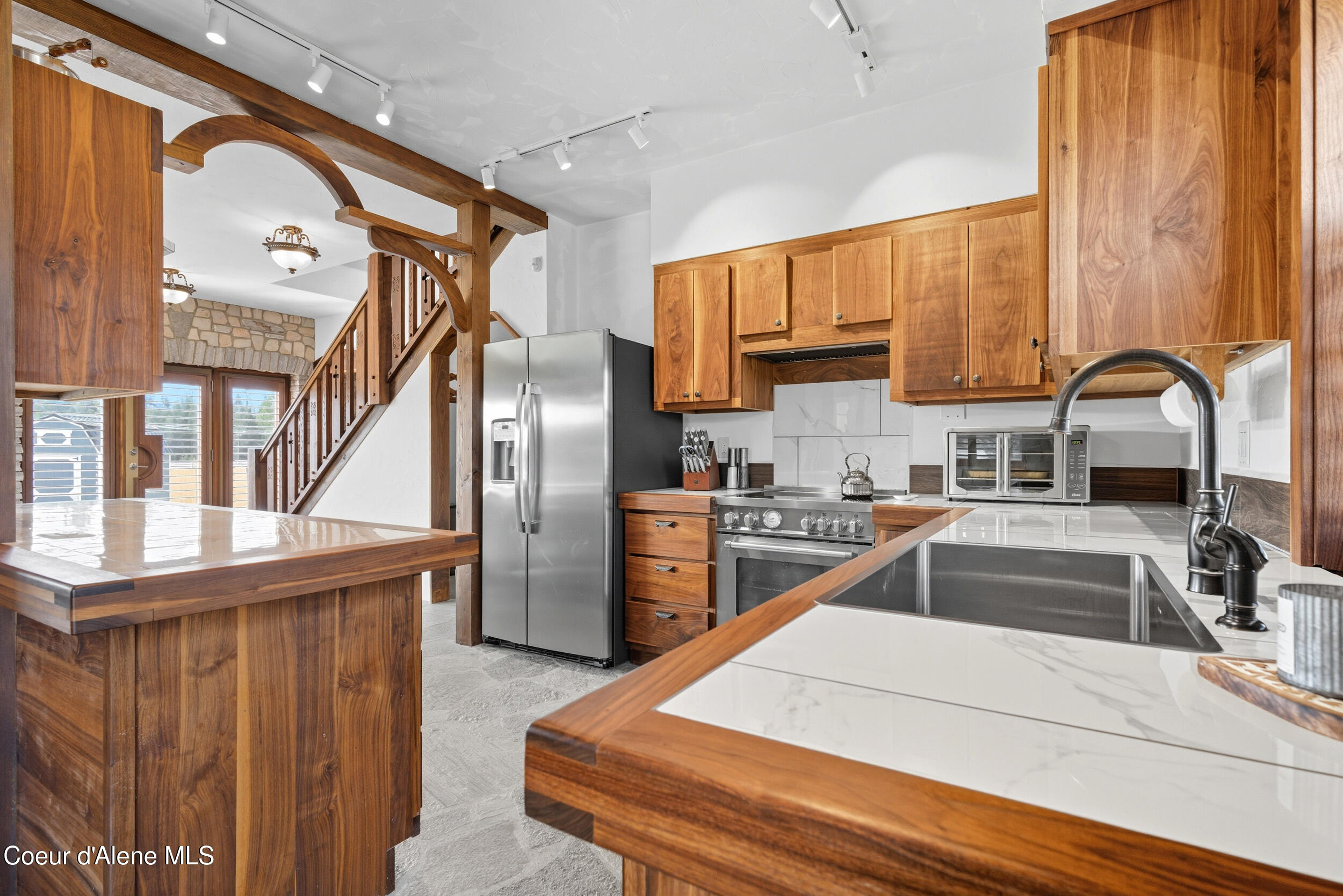 76 Caseys Lane Sandpoint, ID 83864 - Photo 17 of 67 kitchen