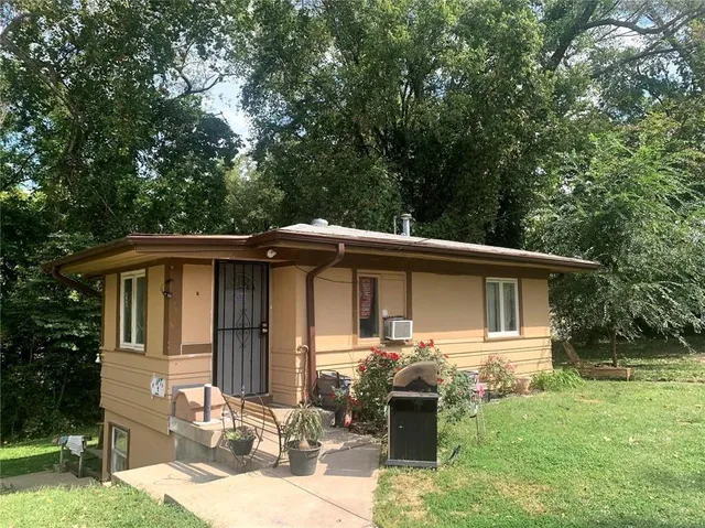 $340,000 | 10906 East Truman Road, Independence, MO 64053