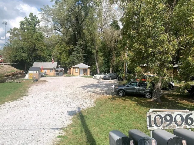 $340,000 | 10906 East Truman Road, Independence, MO 64053