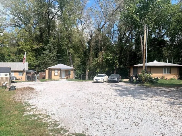 $340,000 | 10906 East Truman Road, Independence, MO 64053