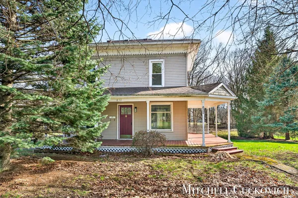 $219,900 | 832 East Michigan Avenue, Marshall, MI 49068