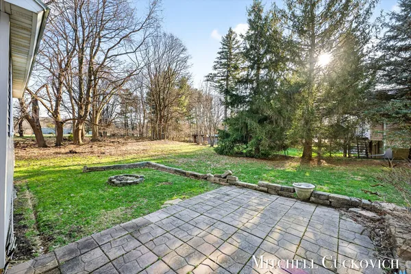 $219,900 | 832 East Michigan Avenue, Marshall, MI 49068