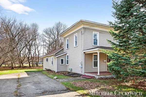 $219,900 | 832 East Michigan Avenue, Marshall, MI 49068