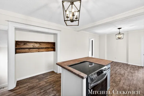 $219,900 | 832 East Michigan Avenue, Marshall, MI 49068