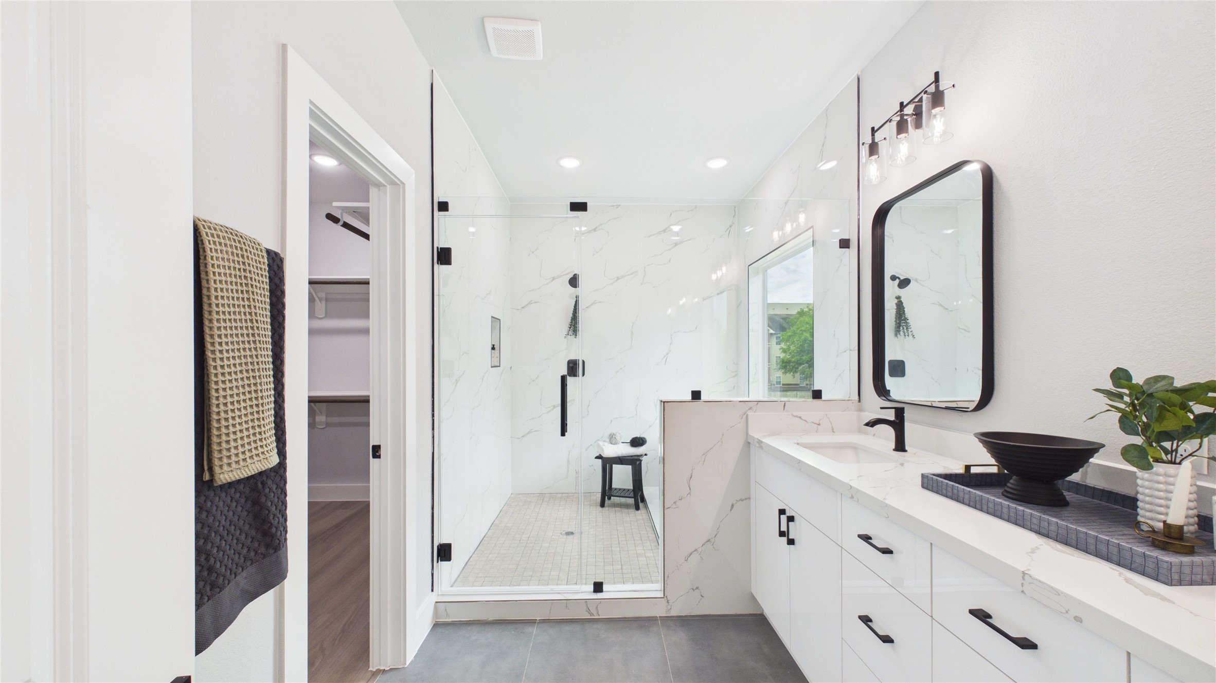 3748 Corder Street Houston, TX 77021 - Photo 17 of 31 Spa inspired primary bath with lots of closet space