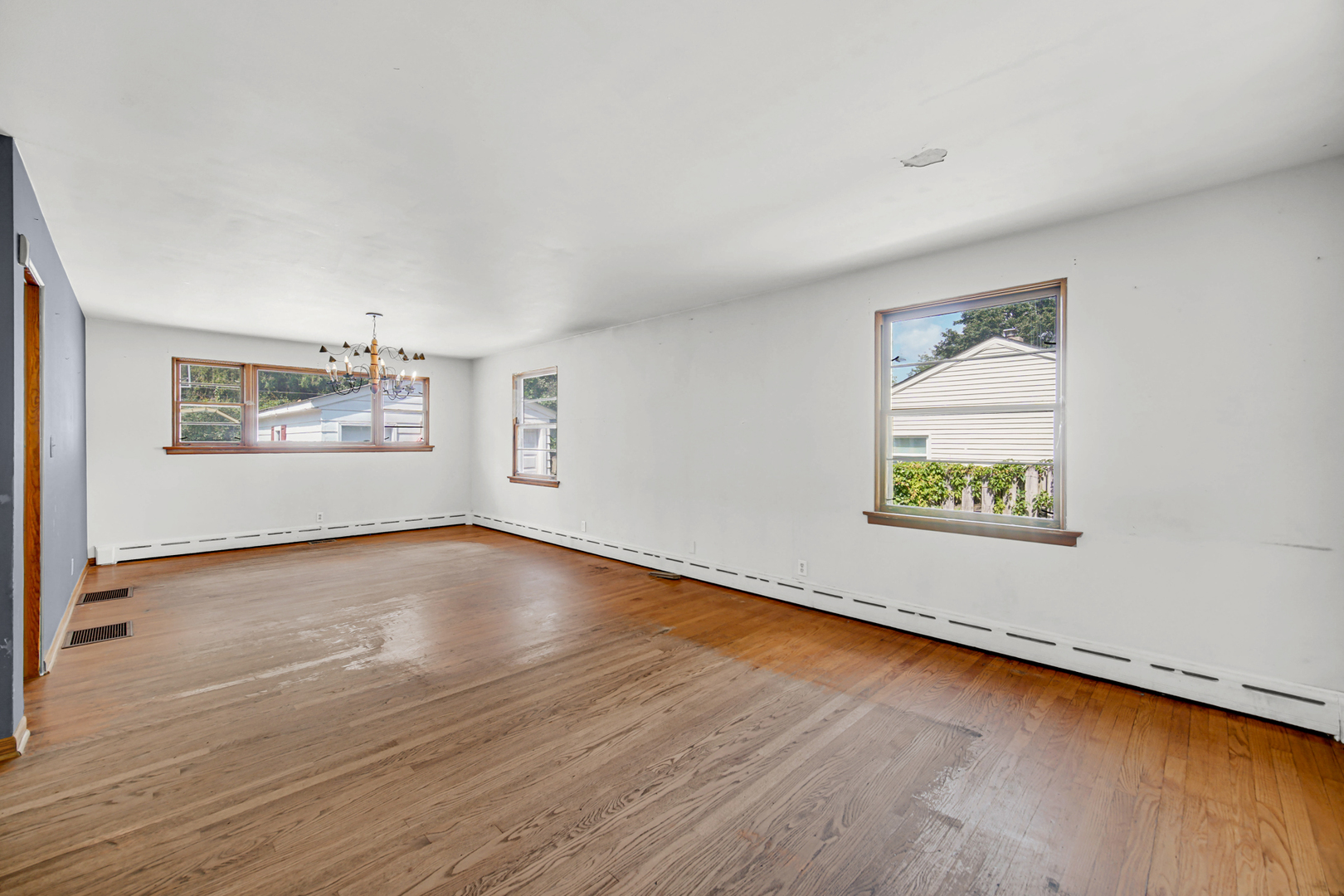 223 South Randall Road Aurora, IL 60506 - Photo 4 of 20 Gallery Image 4