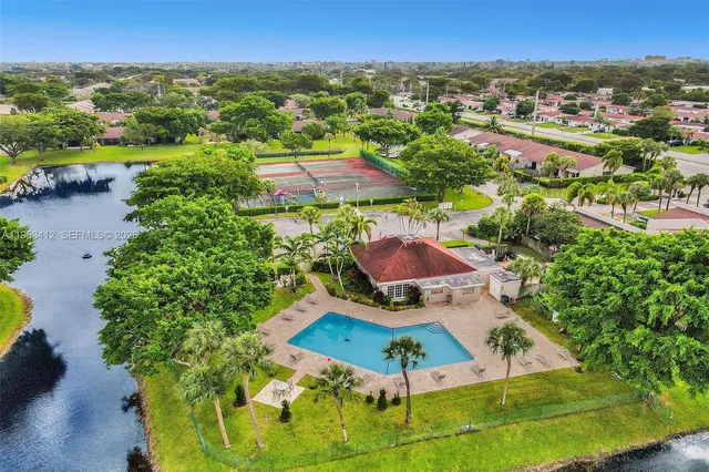 $2,600 | 4949 East Lakes Drive, Deerfield Beach, FL 33064